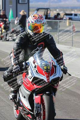 media/Dec-01-2025-Moto Forza (Mon) [[2daa91e15f]]/4-Around the Pits/